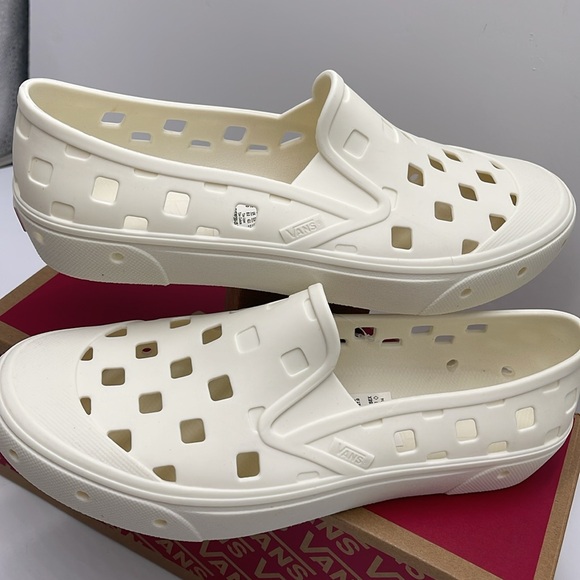 Vans Men’s Slip-On Trk
Marshmallow
VN0A5HF8FS8
Sneakers - Picture 10 of 16